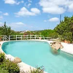 Piazzetta Con Piscina E Vista Villa Porto Cervo