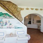 Piazzetta Con Piscina E Vista Porto Cervo