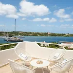 Piazzetta Con Piscina E Vista Villa