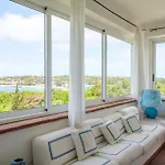 Piazzetta Con Piscina E Vista Villa