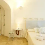 Piazzetta Con Piscina E Vista Villa *