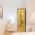 Piazzetta Con Piscina E Vista *