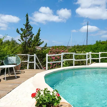 Piazzetta Con Piscina E Vista