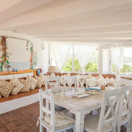 Piazzetta Con Piscina E Vista 别墅 *