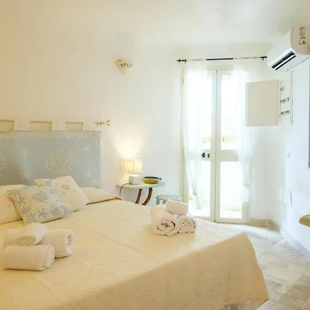 Piazzetta Con Piscina E Vista * 切尔沃港