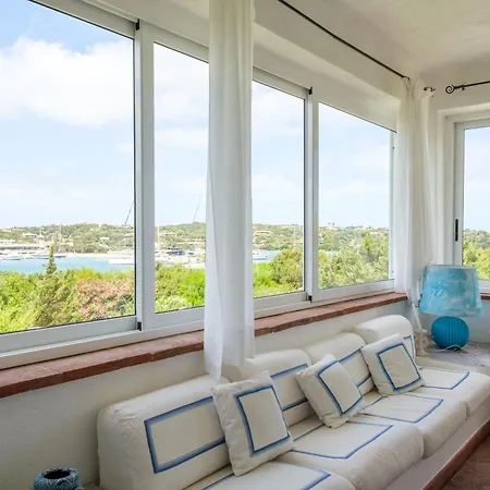 Piazzetta Con Piscina E Vista 别墅