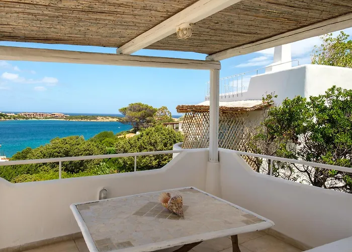 Piazzetta Con Piscina E Vista Villa Porto Cervo