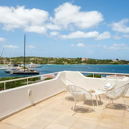 Piazzetta Con Piscina E Vista 빌라 포르투 세르보