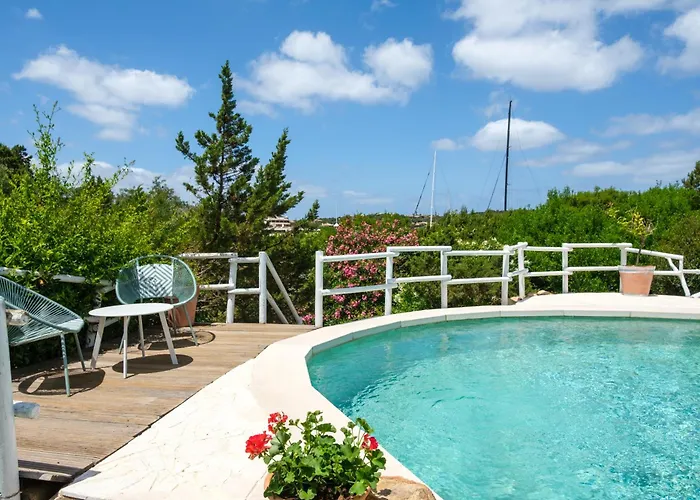 Piazzetta Con Piscina E Vista