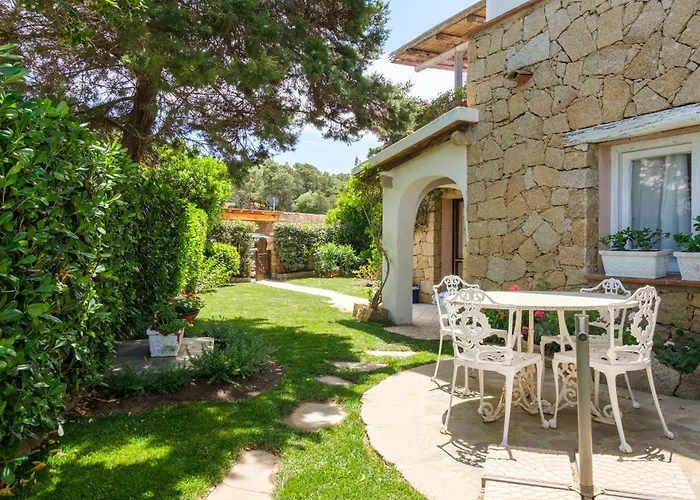 Piazzetta Con Piscina E Vista