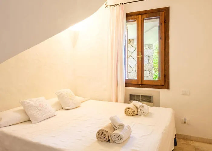 Piazzetta Con Piscina E Vista Villa Porto Cervo