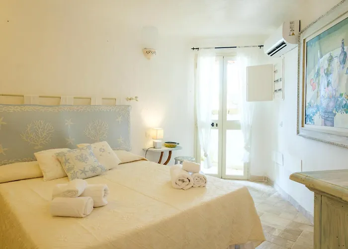 Piazzetta Con Piscina E Vista * بورتو كيرفو