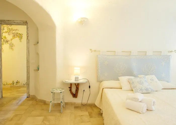 Piazzetta Con Piscina E Vista فيلة *