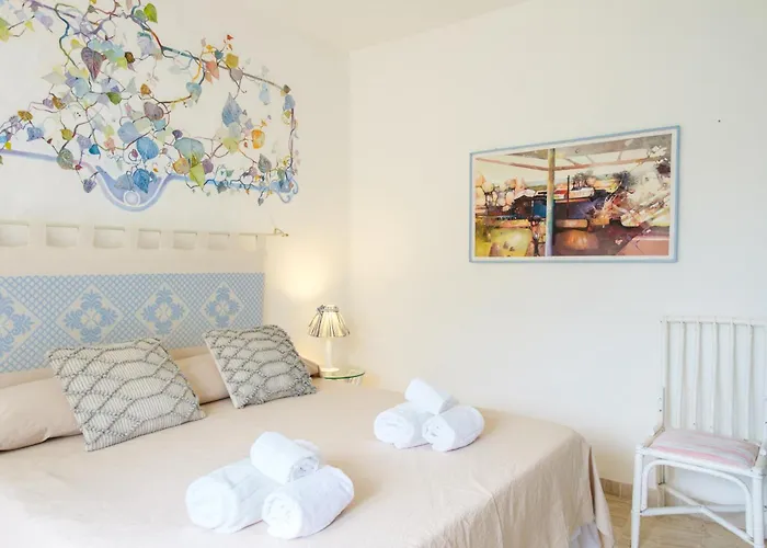 Piazzetta Con Piscina E Vista